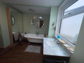 Lovely double room in very good area